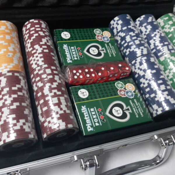 Poker Case - 300 Chips & 2 Decks 4 Ambassador ProPoker Carbon Fibre Poker Chip Set
